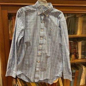 Vineyard vines men’s Medium Whale shirt.